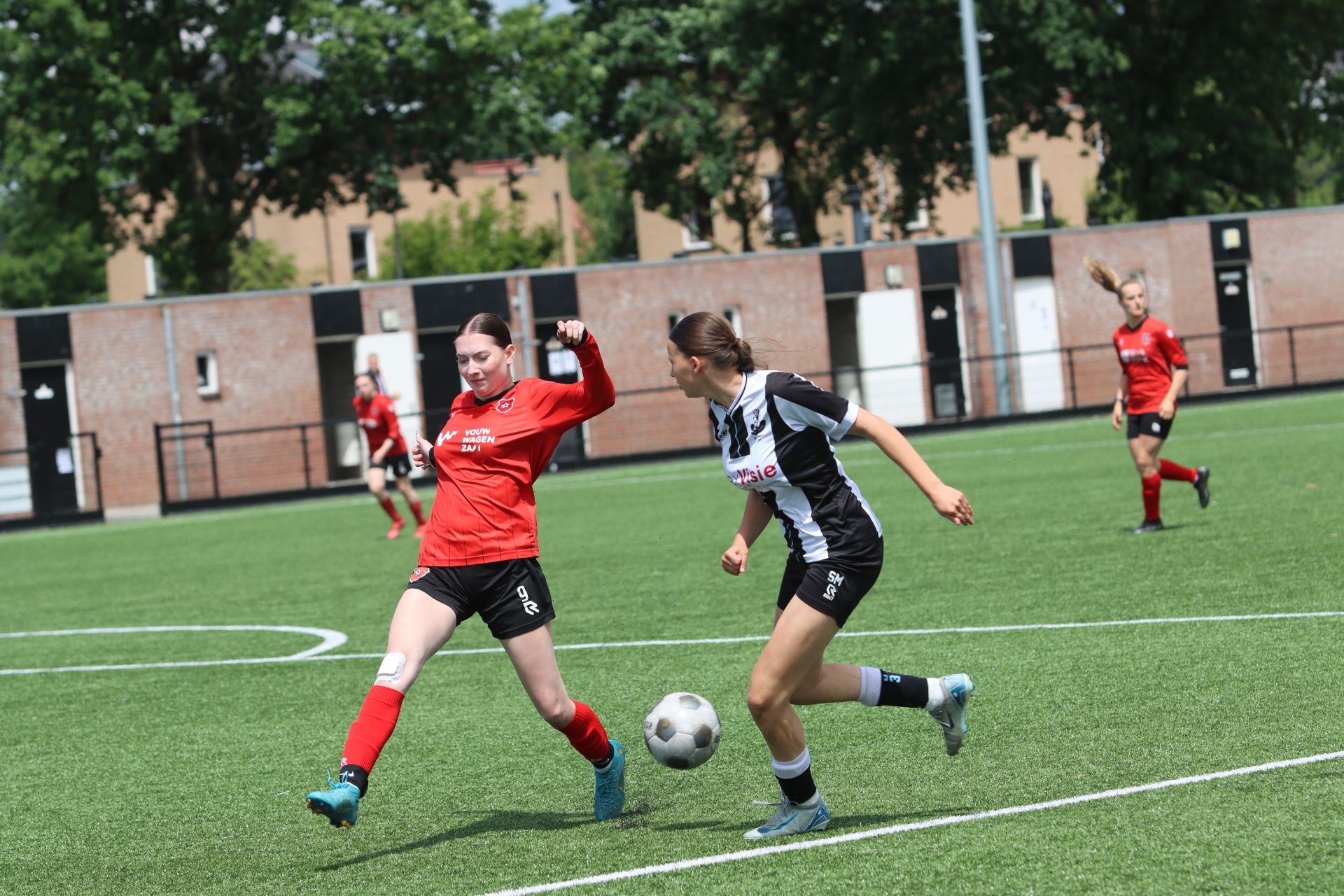 Een bijzondere mijlpaal voor het meidenvoetbal